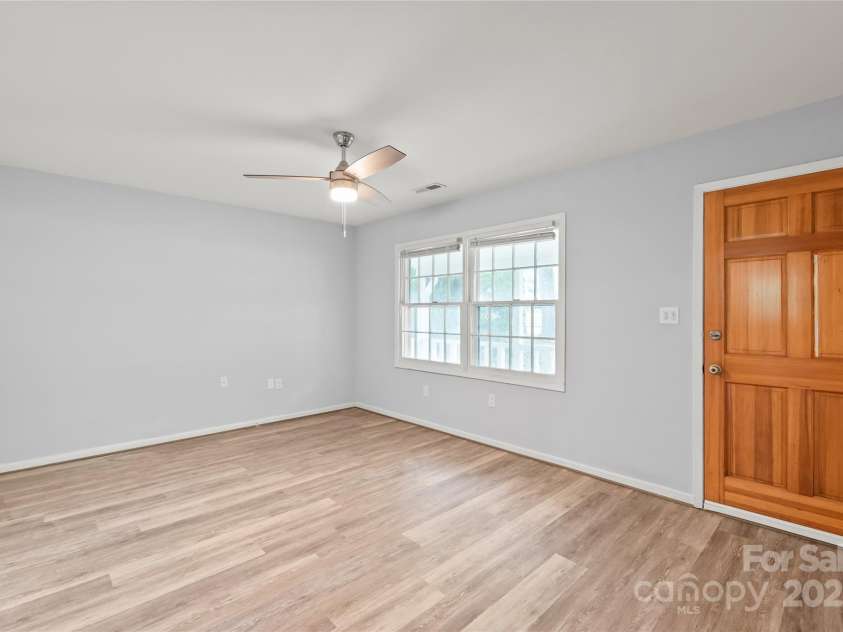 3312 Autumn Ridge Drive, Charlotte, NC 28269.  MLS# CAR4278857, YatesRealty ID 27292. 