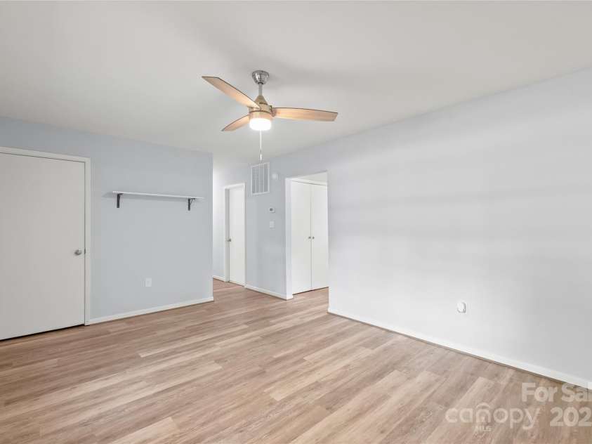 3312 Autumn Ridge Drive, Charlotte, NC 28269.  MLS# CAR4278857, YatesRealty ID 27292. 