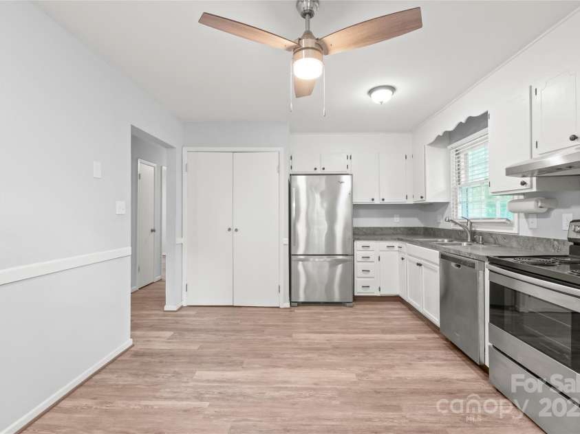 3312 Autumn Ridge Drive, Charlotte, NC 28269.  MLS# CAR4278857, YatesRealty ID 27292. 