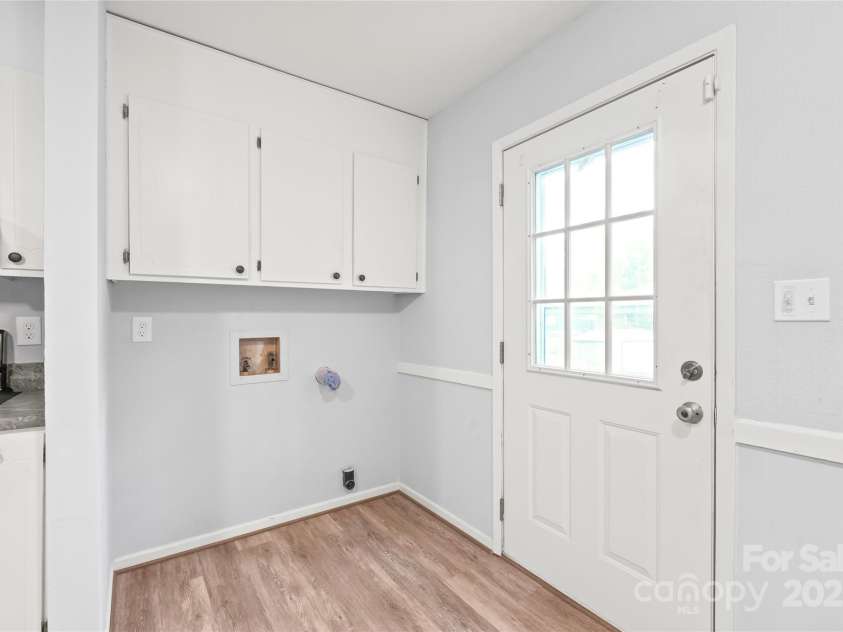 3312 Autumn Ridge Drive, Charlotte, NC 28269.  MLS# CAR4278857, YatesRealty ID 27292. 