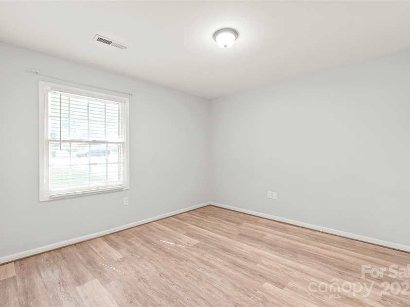 3312 Autumn Ridge Drive, Charlotte, NC 28269.  MLS# CAR4278857, YatesRealty ID 27292. 