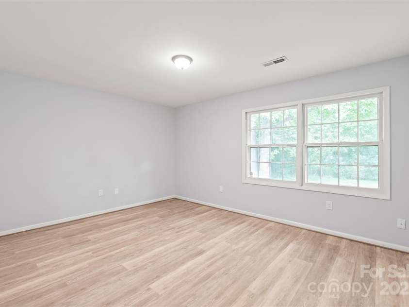 3312 Autumn Ridge Drive, Charlotte, NC 28269.  MLS# CAR4278857, YatesRealty ID 27292. 