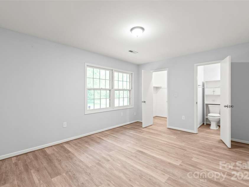 3312 Autumn Ridge Drive, Charlotte, NC 28269.  MLS# CAR4278857, YatesRealty ID 27292. 