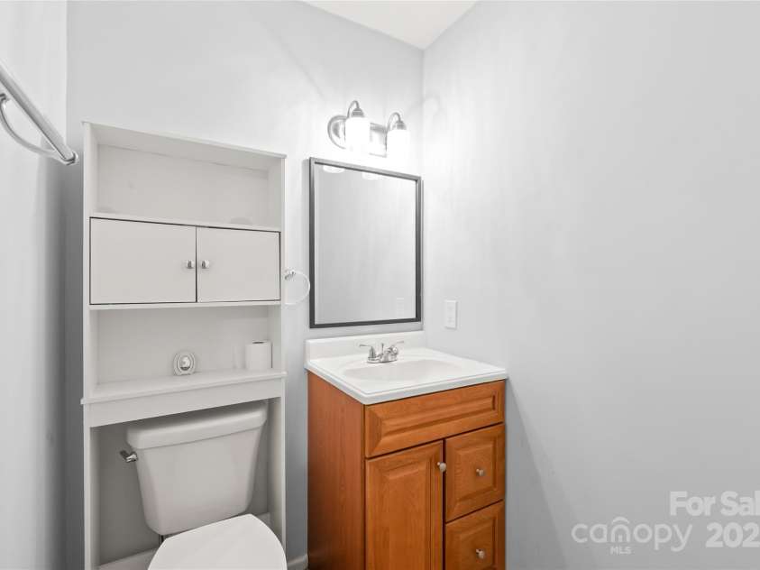 3312 Autumn Ridge Drive, Charlotte, NC 28269.  MLS# CAR4278857, YatesRealty ID 27292. 