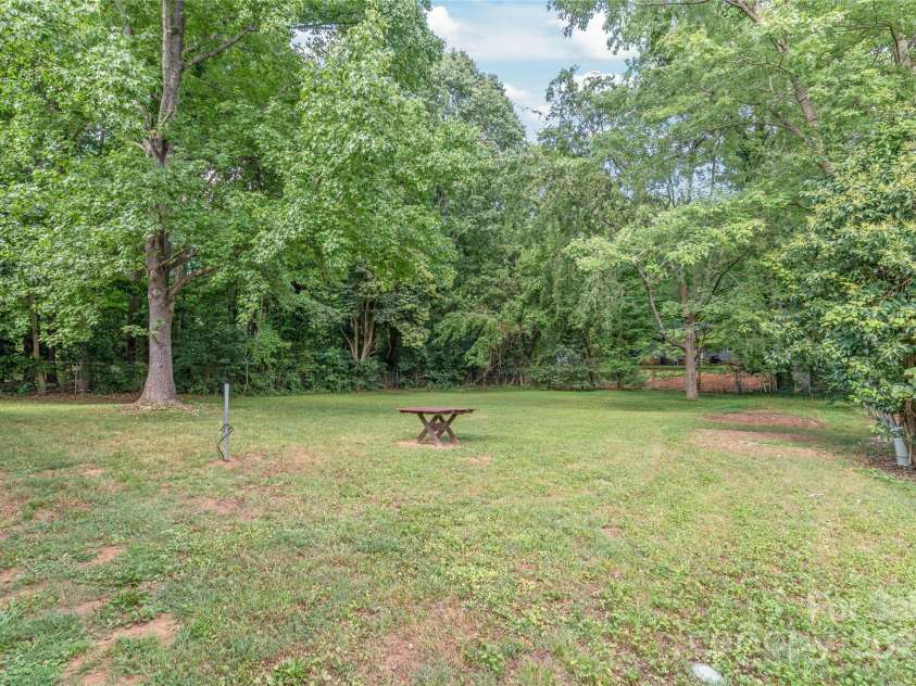 3312 Autumn Ridge Drive, Charlotte, NC 28269.  MLS# CAR4278857, YatesRealty ID 27292. 