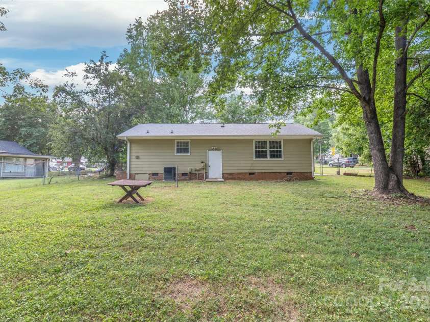 3312 Autumn Ridge Drive, Charlotte, NC 28269.  MLS# CAR4278857, YatesRealty ID 27292. 