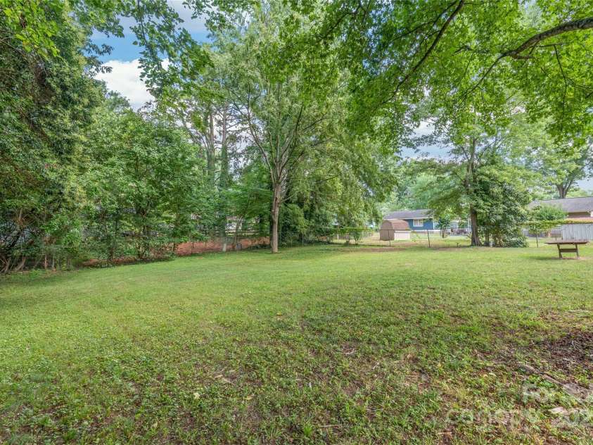 3312 Autumn Ridge Drive, Charlotte, NC 28269.  MLS# CAR4278857, YatesRealty ID 27292. 