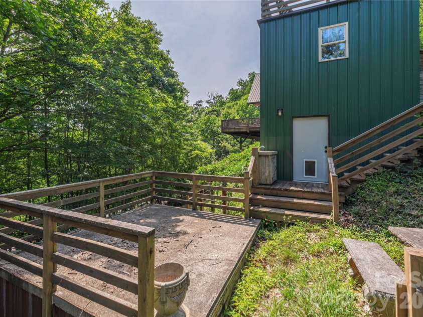 121 Mountainview Road, Asheville, NC 28806.  MLS# CAR4382985, YatesRealty ID 27293. 
