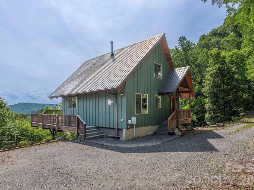 121 Mountainview Road, Asheville, NC 28806.  MLS# CAR4382985, YatesRealty ID 27293. Driveway with Parking Pad