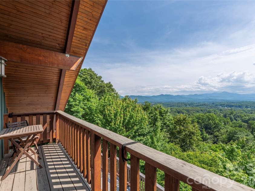 121 Mountainview Road, Asheville, NC 28806.  MLS# CAR4382985, YatesRealty ID 27293. Endless mountain views