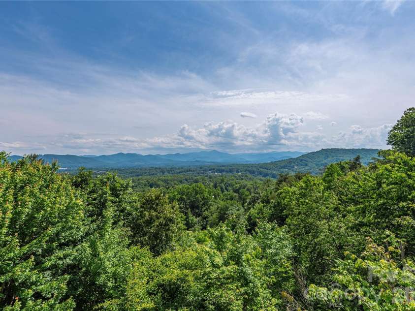 121 Mountainview Road, Asheville, NC 28806.  MLS# CAR4382985, YatesRealty ID 27293. Gorgeous Mountain Views 