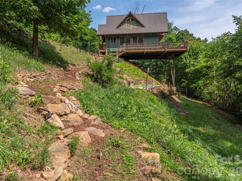 121 Mountainview Road, Asheville, NC 28806.  MLS# CAR4382985, YatesRealty ID 27293. Hiking Trail