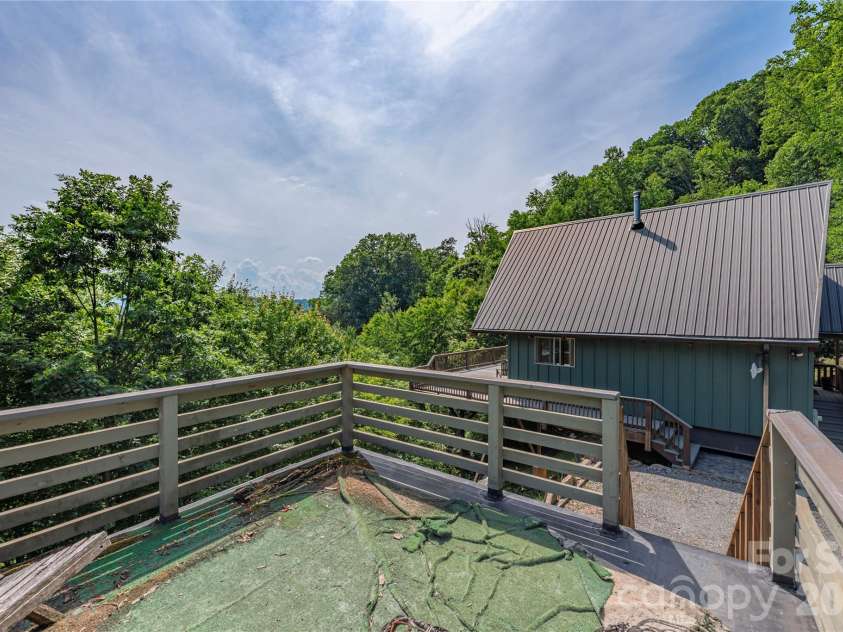 121 Mountainview Road, Asheville, NC 28806.  MLS# CAR4382985, YatesRealty ID 27293. Soak up the Sun
