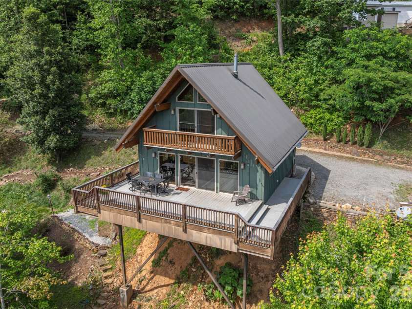 121 Mountainview Road, Asheville, NC 28806.  MLS# CAR4382985, YatesRealty ID 27293. Successful Short-Term Rental