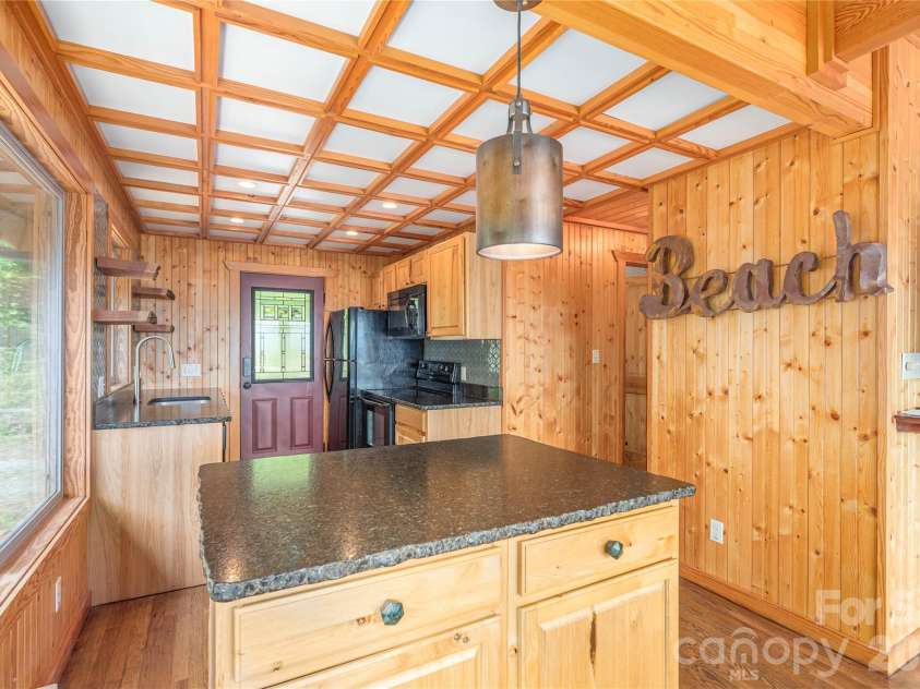 121 Mountainview Road, Asheville, NC 28806.  MLS# CAR4382985, YatesRealty ID 27293. Wood Details Give a Rustic Feel 