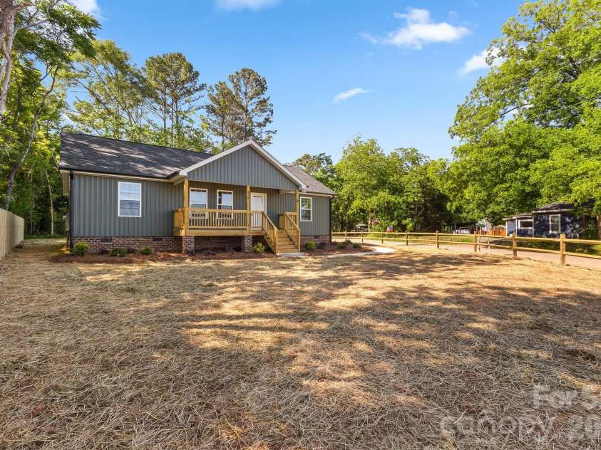 428 Fourth Street, York, SC 29745.  MLS# CAR4354068, YatesRealty ID 27294. 