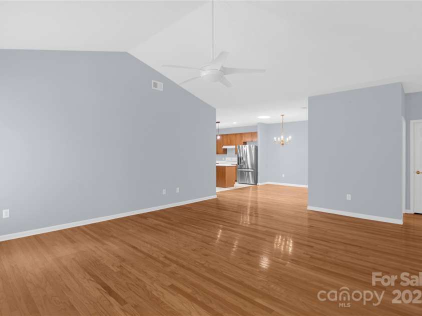 4467 Antelope Lane, Charlotte, NC 28269.  MLS# CAR4260461, YatesRealty ID 27294. 