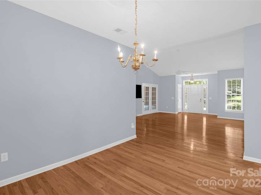 4467 Antelope Lane, Charlotte, NC 28269.  MLS# CAR4260461, YatesRealty ID 27294. 