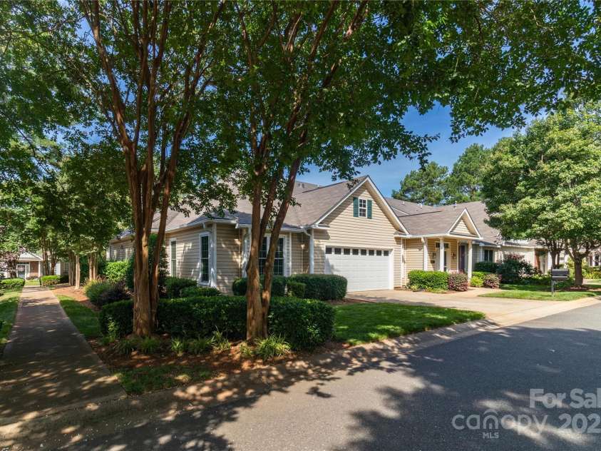 4467 Antelope Lane, Charlotte, NC 28269.  MLS# CAR4260461, YatesRealty ID 27294. 