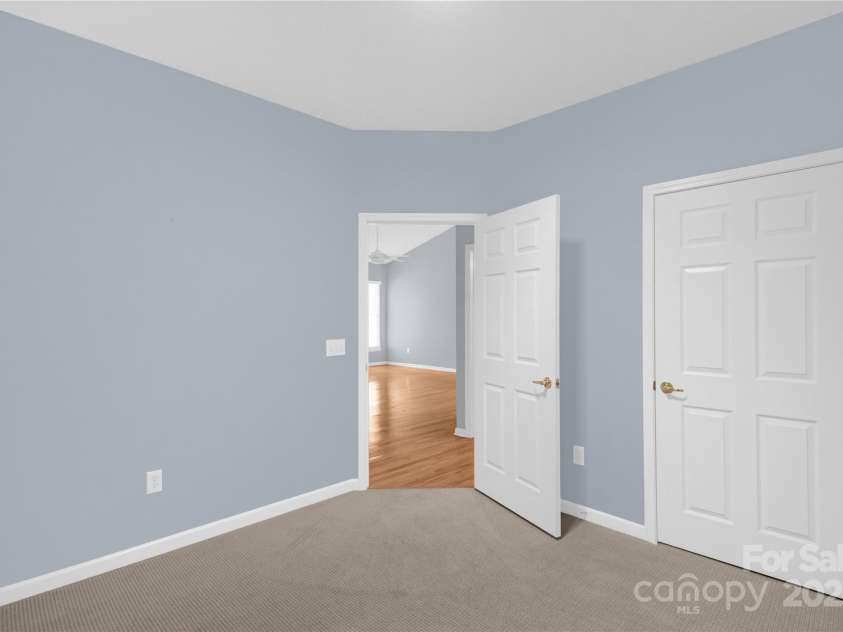 4467 Antelope Lane, Charlotte, NC 28269.  MLS# CAR4260461, YatesRealty ID 27294. Bedroom 2 with sun tunnel