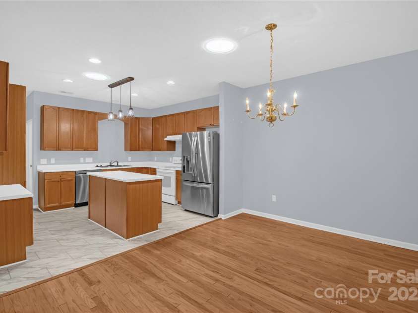 4467 Antelope Lane, Charlotte, NC 28269.  MLS# CAR4260461, YatesRealty ID 27294. Kitchen/dining area