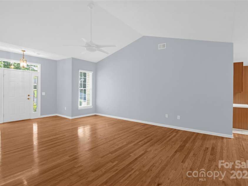 4467 Antelope Lane, Charlotte, NC 28269.  MLS# CAR4260461, YatesRealty ID 27294. Open floor plan
