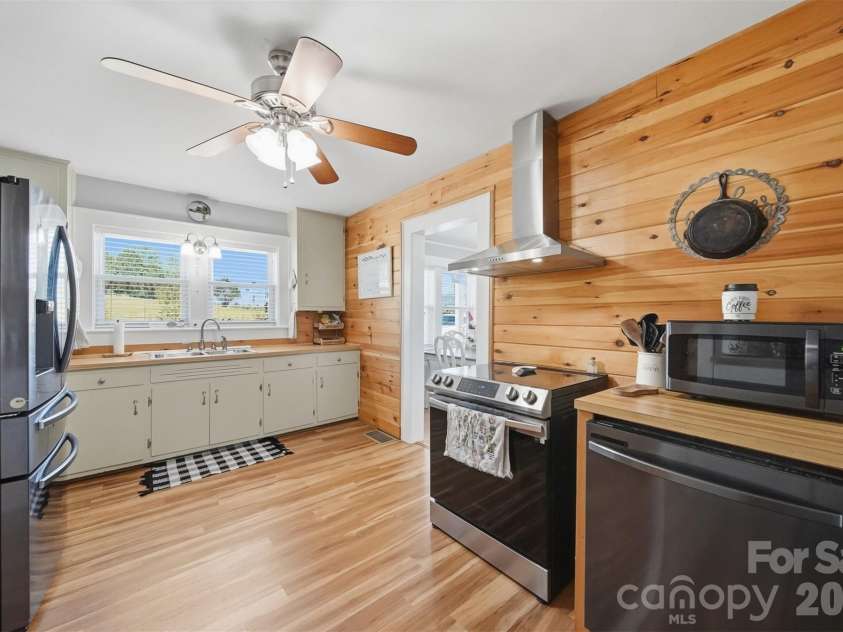 4039 Hartland Road, Lenoir, NC 28645.  MLS# CAR4383093, YatesRealty ID 27295. 