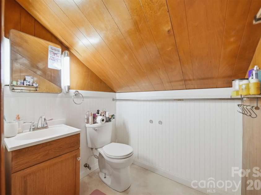 4039 Hartland Road, Lenoir, NC 28645.  MLS# CAR4383093, YatesRealty ID 27295. 
