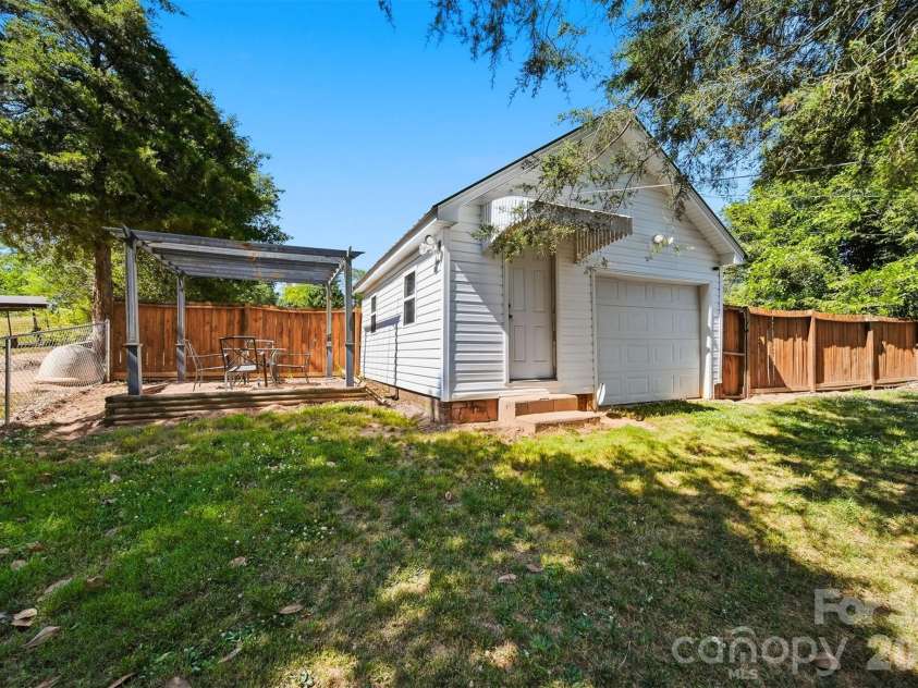 4039 Hartland Road, Lenoir, NC 28645.  MLS# CAR4383093, YatesRealty ID 27295. 