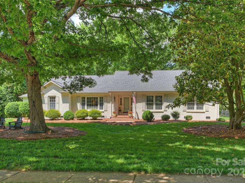 7022 Lancer Drive, Charlotte, NC 28226.  MLS# CAR4264534, YatesRealty ID 27295. 