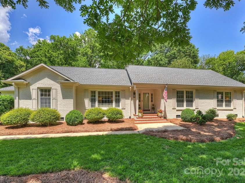 7022 Lancer Drive, Charlotte, NC 28226.  MLS# CAR4264534, YatesRealty ID 27295. 