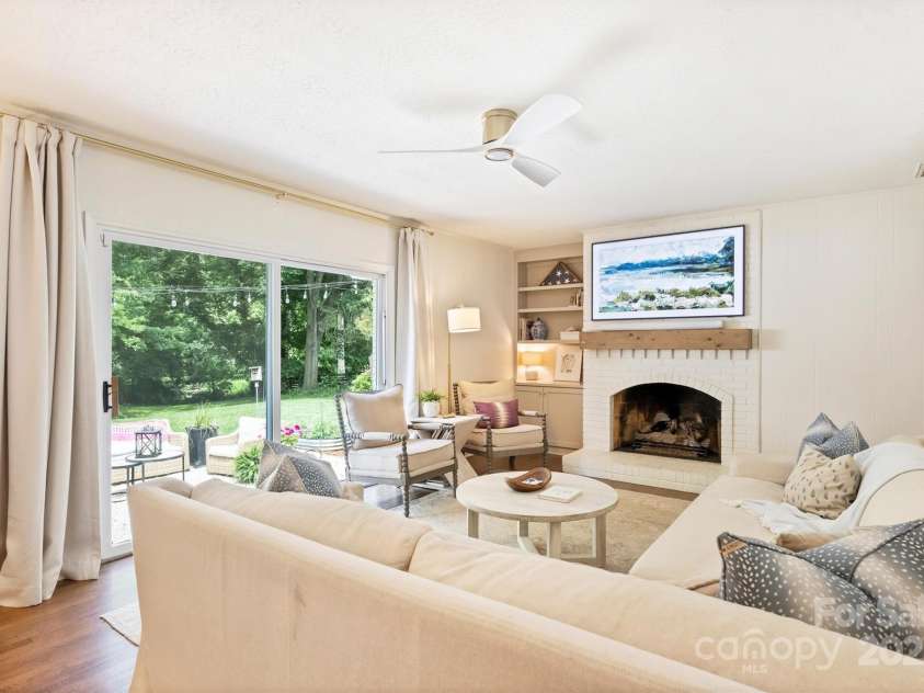 7022 Lancer Drive, Charlotte, NC 28226.  MLS# CAR4264534, YatesRealty ID 27295. 