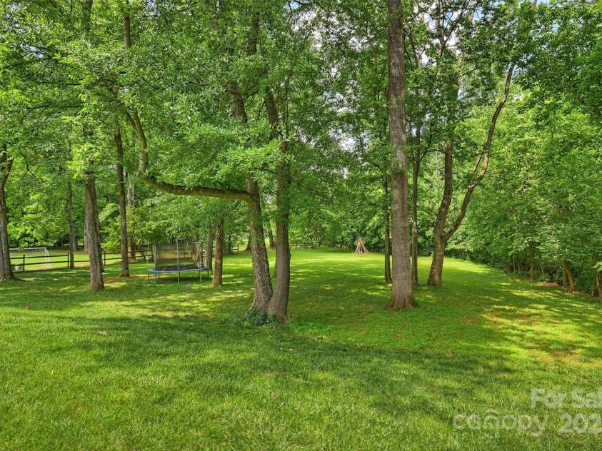 7022 Lancer Drive, Charlotte, NC 28226.  MLS# CAR4264534, YatesRealty ID 27295. 