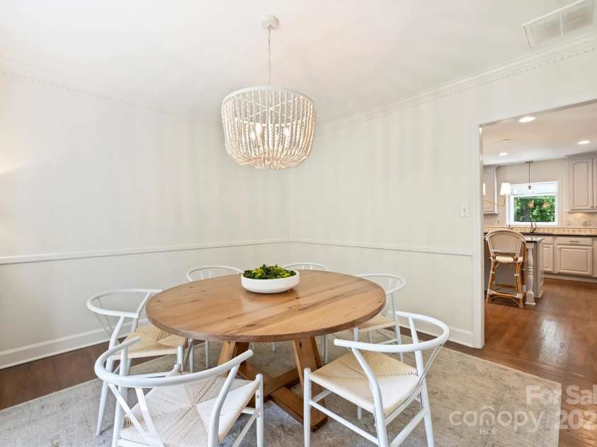 7022 Lancer Drive, Charlotte, NC 28226.  MLS# CAR4264534, YatesRealty ID 27295. Dining Room