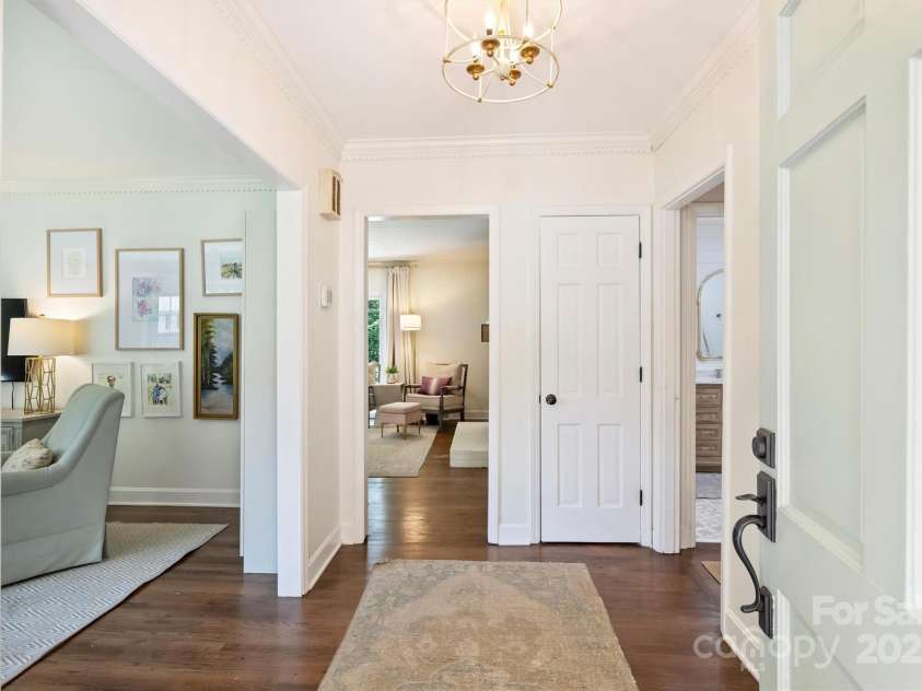 7022 Lancer Drive, Charlotte, NC 28226.  MLS# CAR4264534, YatesRealty ID 27295. Foyer