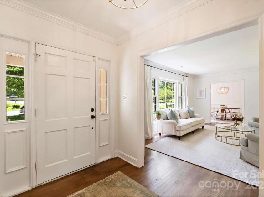 7022 Lancer Drive, Charlotte, NC 28226.  MLS# CAR4264534, YatesRealty ID 27295. Foyer