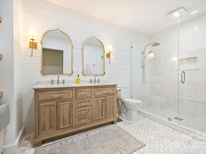 7022 Lancer Drive, Charlotte, NC 28226.  MLS# CAR4264534, YatesRealty ID 27295. Full Bath