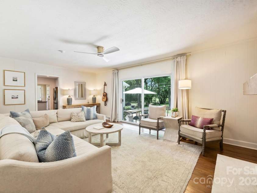 7022 Lancer Drive, Charlotte, NC 28226.  MLS# CAR4264534, YatesRealty ID 27295. Great Room