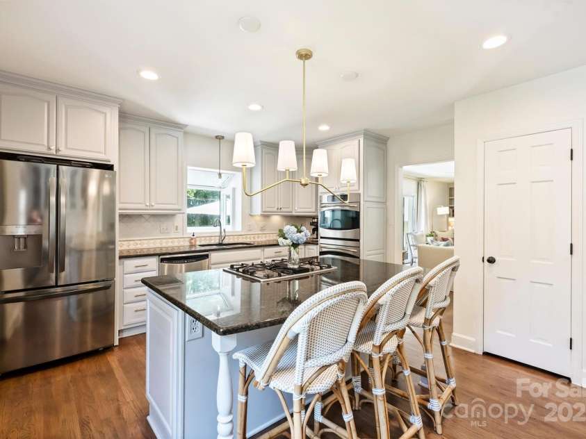 7022 Lancer Drive, Charlotte, NC 28226.  MLS# CAR4264534, YatesRealty ID 27295. Kitchen
