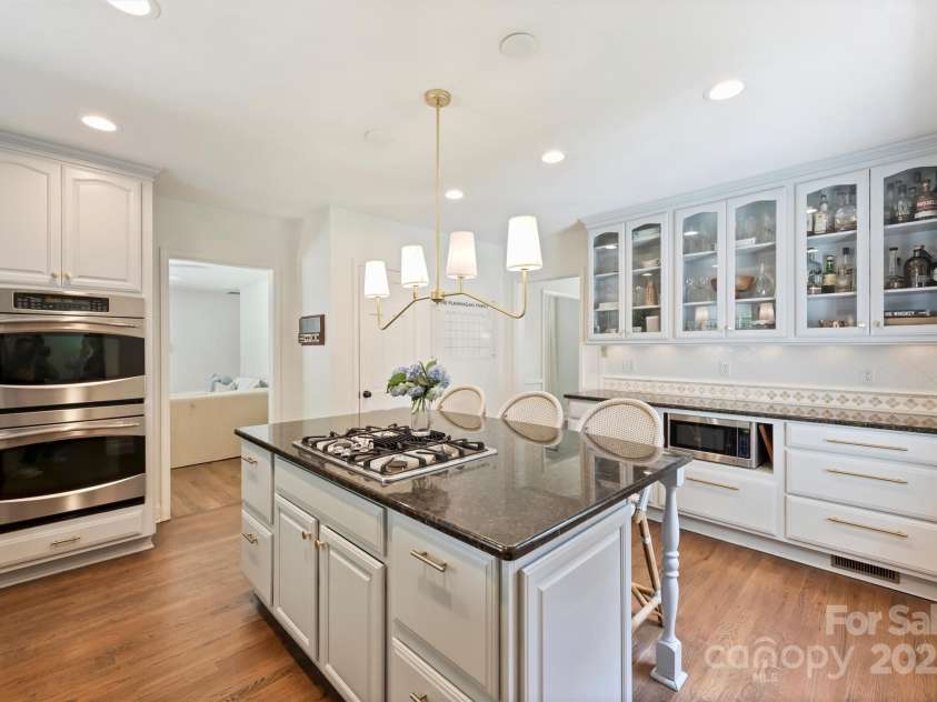 7022 Lancer Drive, Charlotte, NC 28226.  MLS# CAR4264534, YatesRealty ID 27295. Kitchen