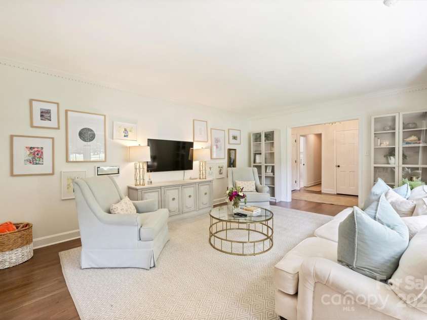7022 Lancer Drive, Charlotte, NC 28226.  MLS# CAR4264534, YatesRealty ID 27295. Living Room