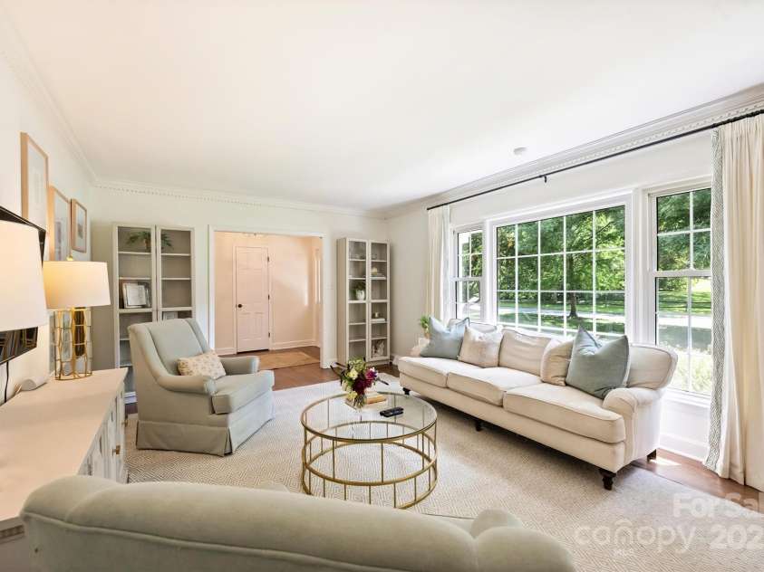 7022 Lancer Drive, Charlotte, NC 28226.  MLS# CAR4264534, YatesRealty ID 27295. Living Room