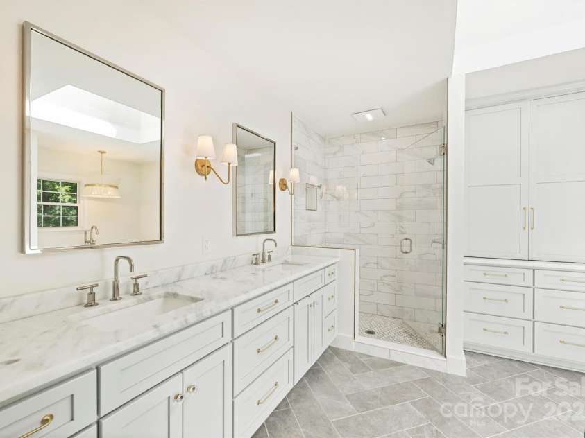 7022 Lancer Drive, Charlotte, NC 28226.  MLS# CAR4264534, YatesRealty ID 27295. Primary Bath