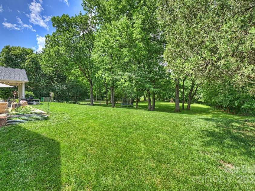 7022 Lancer Drive, Charlotte, NC 28226.  MLS# CAR4264534, YatesRealty ID 27295. Rear Yard