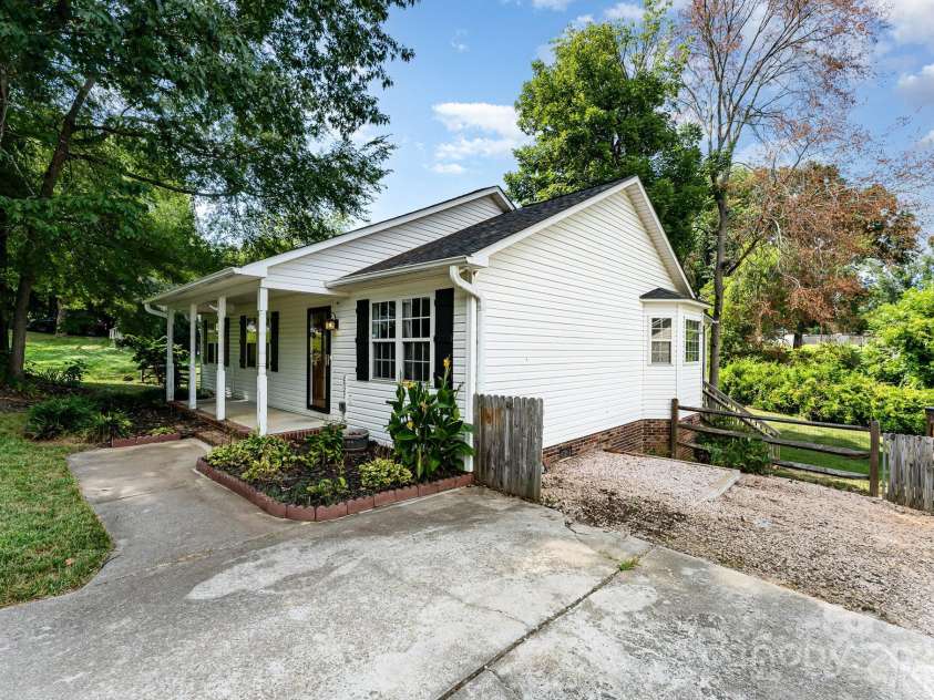 2527 Joyce Street, Kannapolis, NC 28083.  MLS# CAR4280019, YatesRealty ID 27297. 