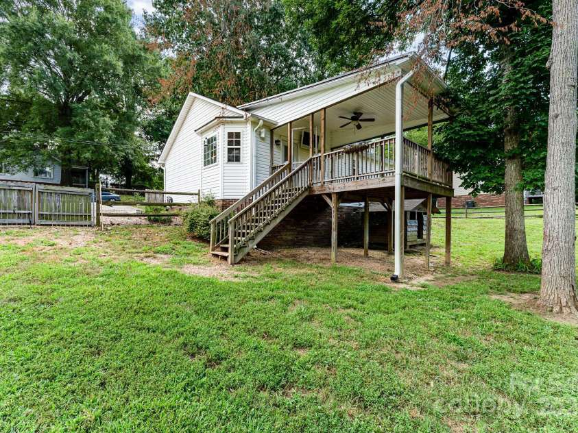 2527 Joyce Street, Kannapolis, NC 28083.  MLS# CAR4280019, YatesRealty ID 27297. 