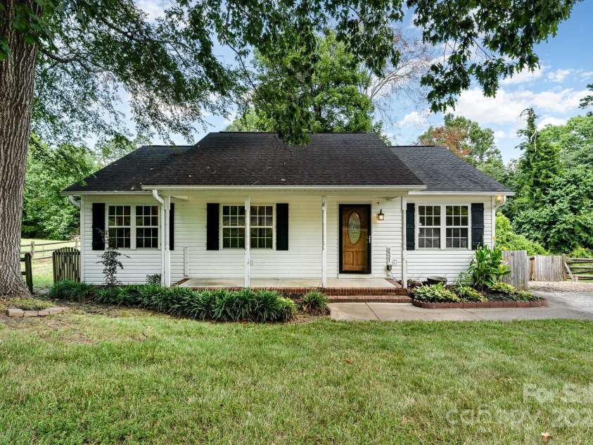 2527 Joyce Street, Kannapolis, NC 28083.  MLS# CAR4280019, YatesRealty ID 27297. 