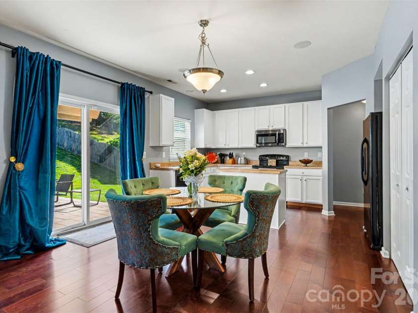 3315 Ashley View Drive, Charlotte, NC 28213.  MLS# CAR4381799, YatesRealty ID 27297. 