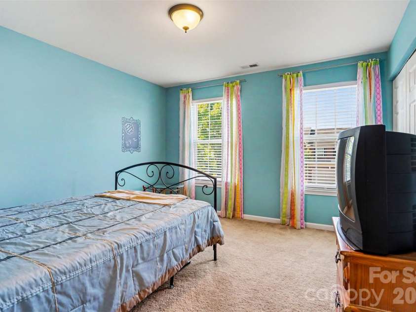 3315 Ashley View Drive, Charlotte, NC 28213.  MLS# CAR4381799, YatesRealty ID 27297. 