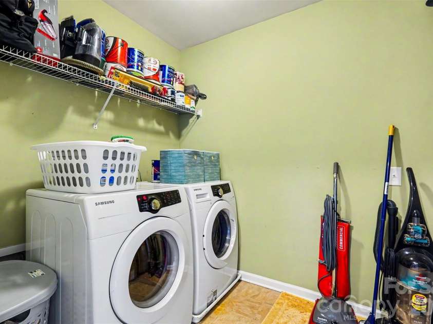 3315 Ashley View Drive, Charlotte, NC 28213.  MLS# CAR4381799, YatesRealty ID 27297. 